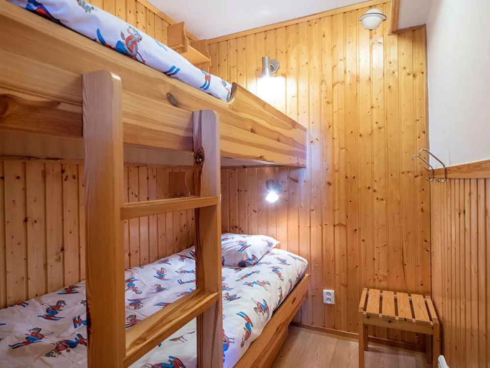 Standard balkong upp mot backen