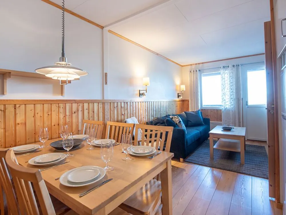 Standard balkong upp mot backen